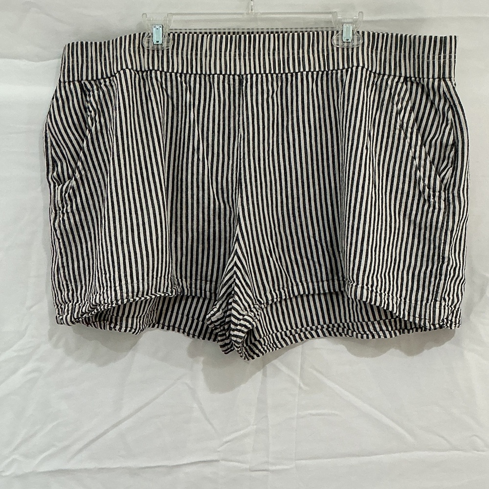 a new day Black and White Vertical Stripe High-Waist Shorts